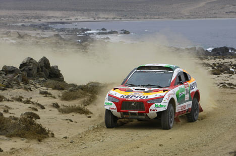 Nani Roma havde problemer med navigationen, men hans helt nye Mitsubishi Racing Lancer er fortsat med i Dakar-rallyet.